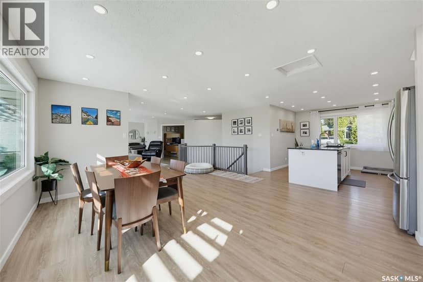 25 Capilano Drive — photo 16 of 40