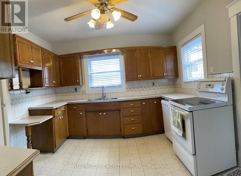 120 St Andrews Street — photo 1 of 17