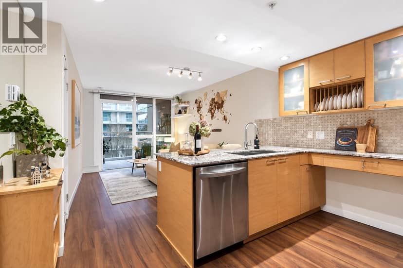 413 135 E 17 STREET, North Vancouver, photo 4
