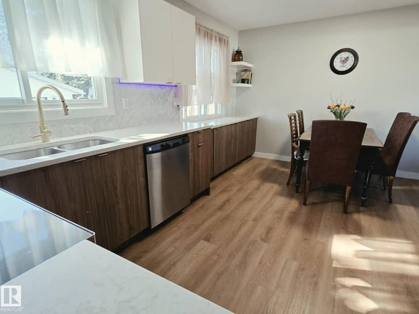 5807 51 AV — photo 10 of 32