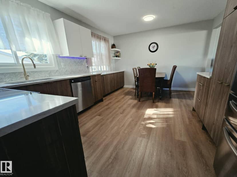 5807 51 AV — photo 11 of 32