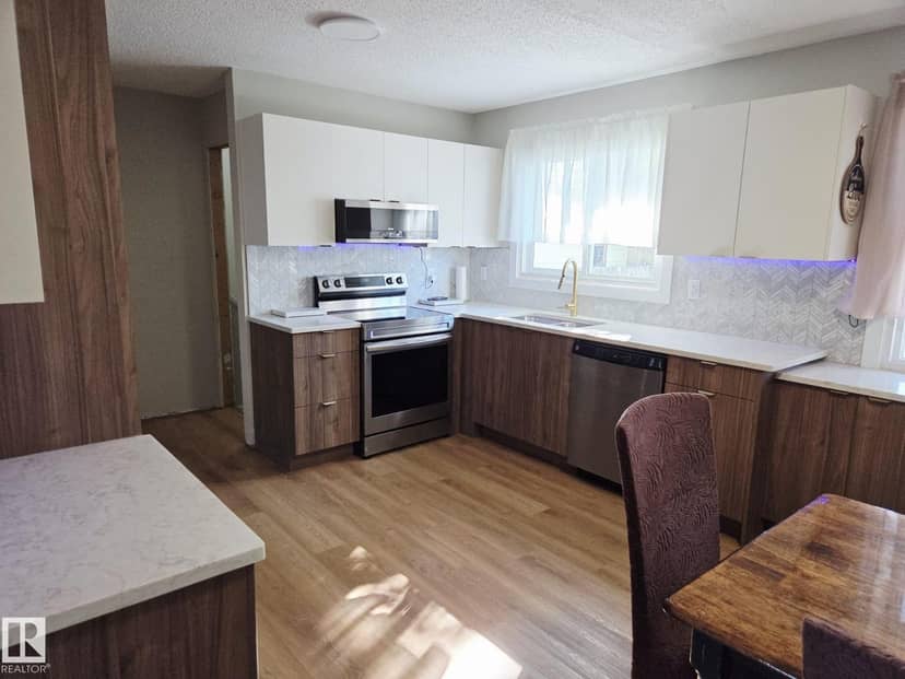 5807 51 AV — photo 14 of 32