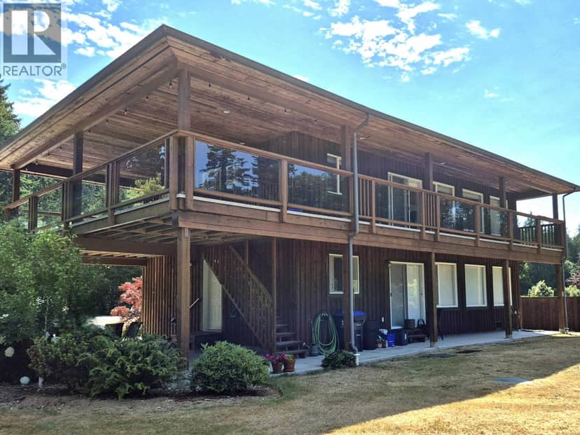 5301 STAMFORD PLACE, Sechelt