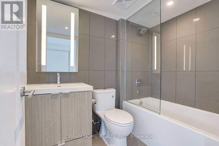 1622 - 585 Bloor Street E — photo 40 of 40