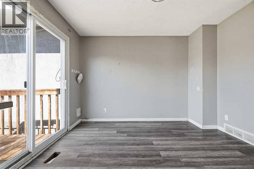 2615/2613 39 Street SE — photo 33 of 40