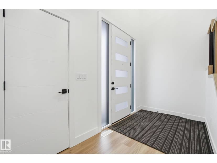 7603 92 AV NW — photo 10 of 40