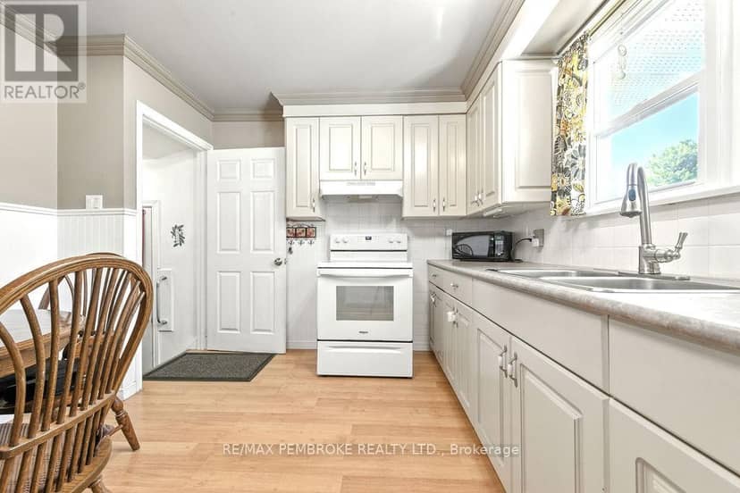 335 Willard Street — photo 10 of 40