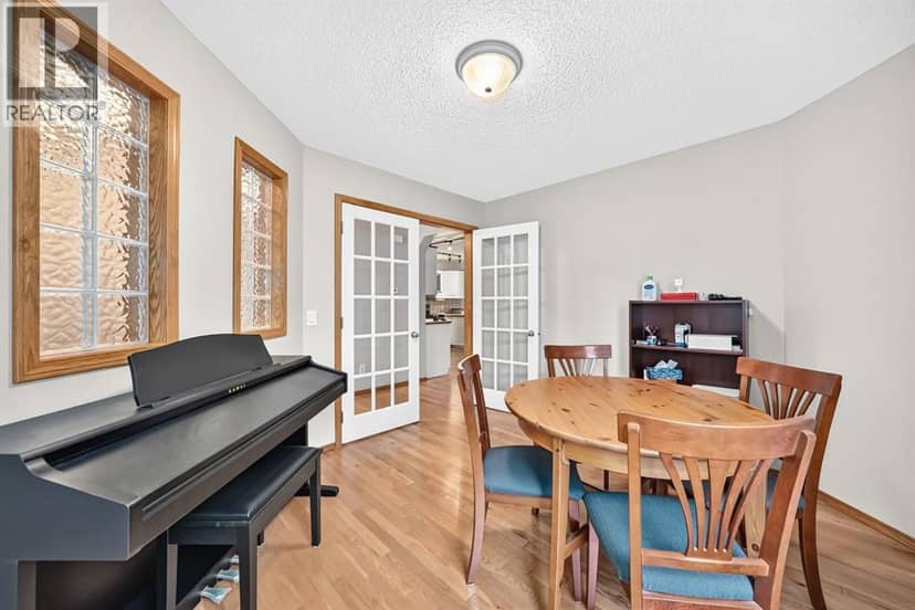 234 Somerglen Way SW — photo 11 of 39