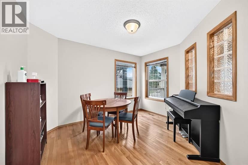 234 Somerglen Way SW — photo 13 of 39