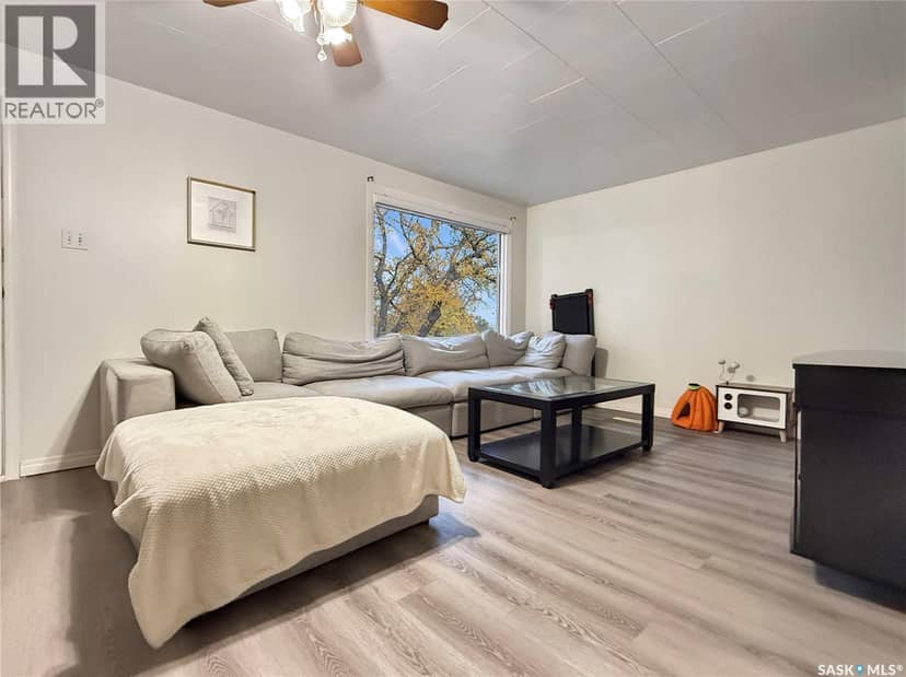 378 9th AVENUE NW — photo 3 of 24