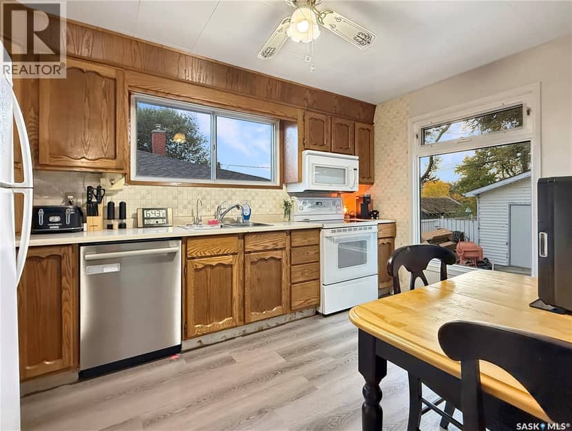 378 9th AVENUE NW — photo 5 of 24