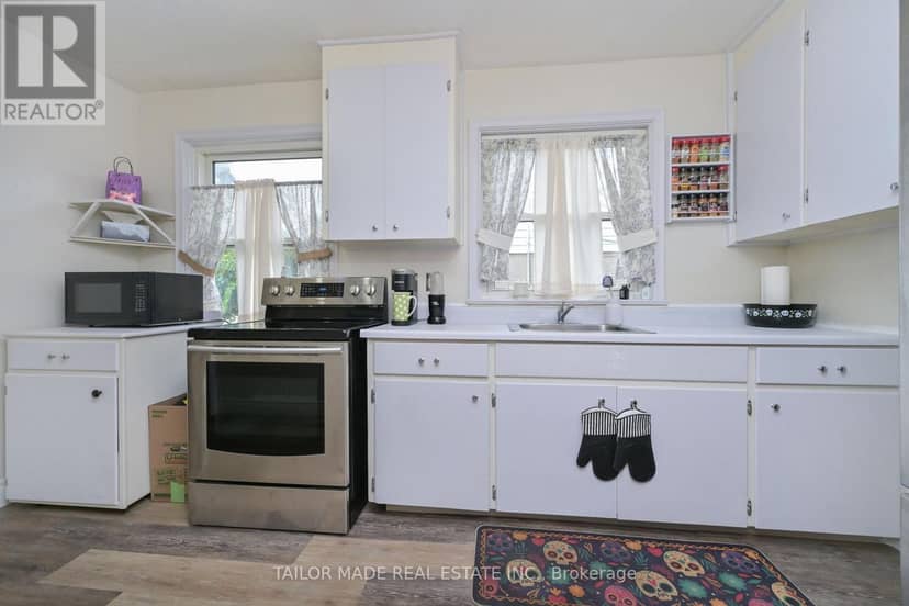 88 McCaul Street — photo 5 of 26