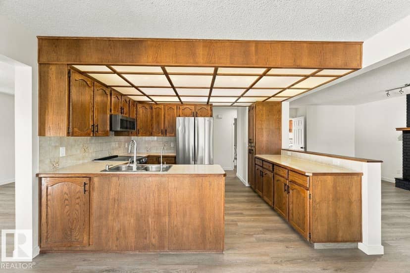 3807 36 AV NW — photo 12 of 40