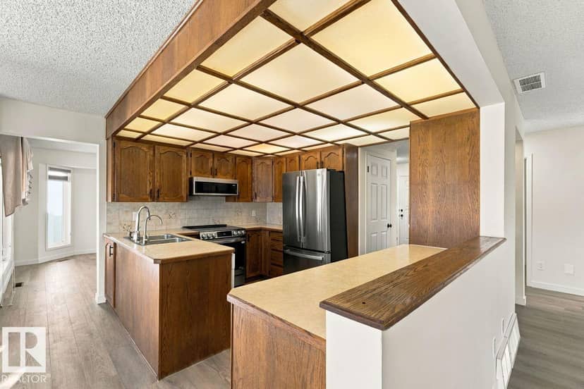 3807 36 AV NW — photo 13 of 40