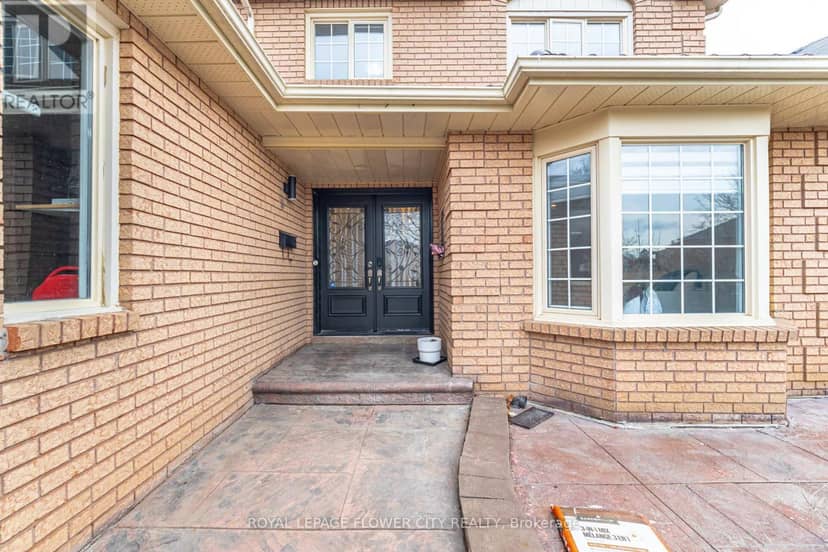 47 Burgby Avenue, Brampton, photo 4