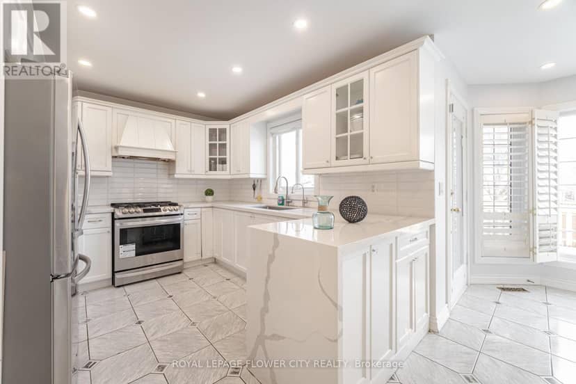 47 Burgby Avenue, Brampton, photo 7
