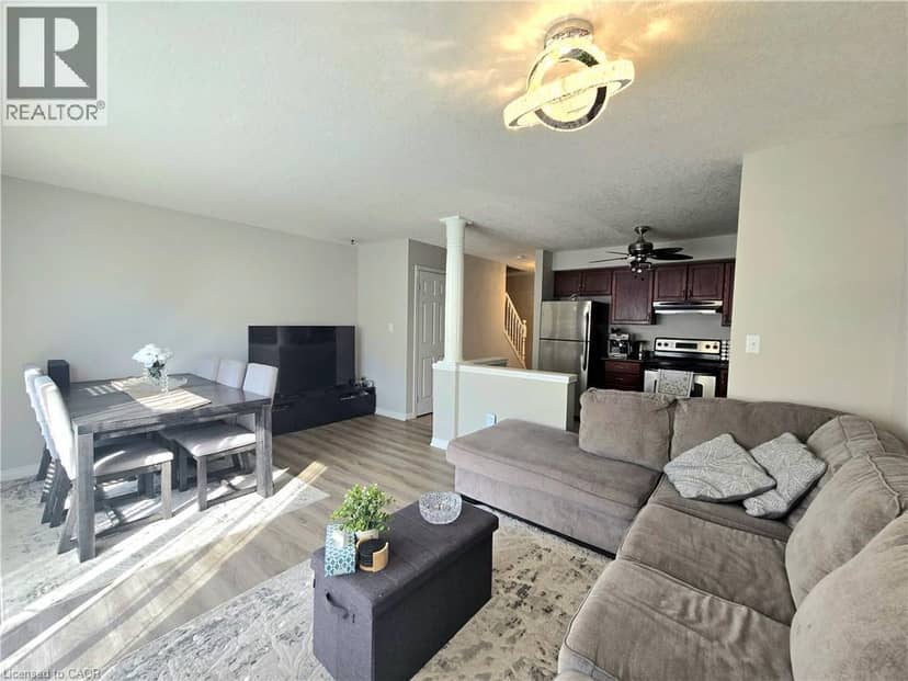 286 SOPHIA Crescent — photo 8 of 38