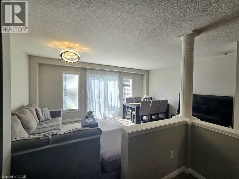 286 SOPHIA Crescent — photo 9 of 38