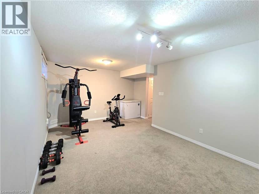 286 SOPHIA Crescent — photo 30 of 38