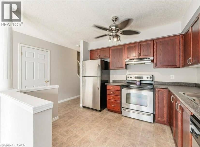 286 SOPHIA Crescent — photo 12 of 38