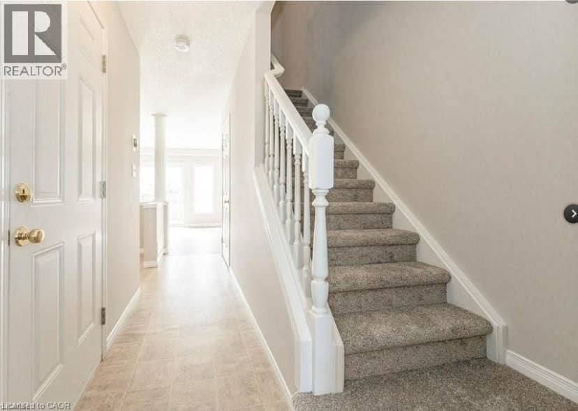 286 SOPHIA Crescent — photo 6 of 38