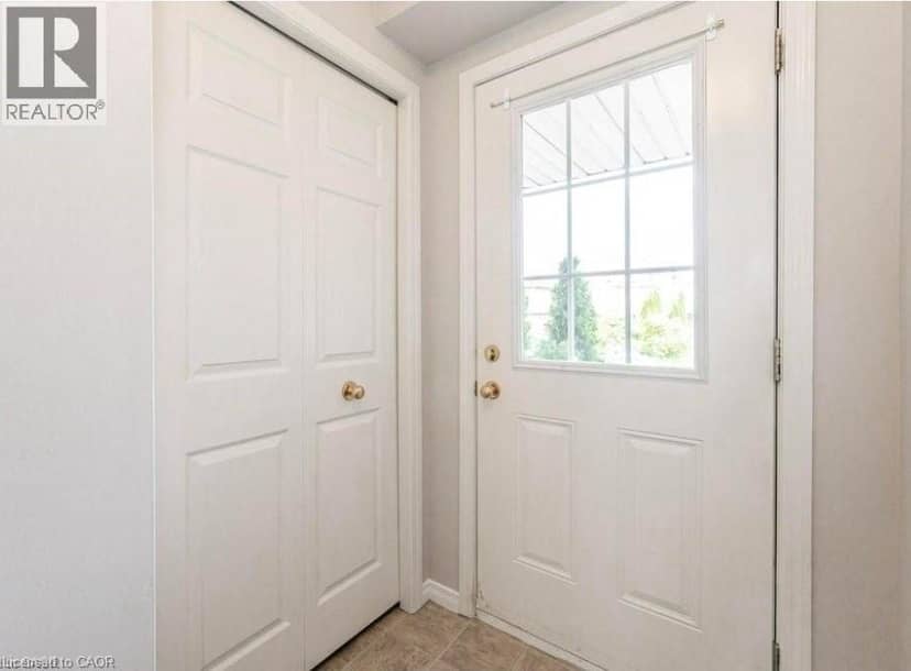 286 SOPHIA Crescent — photo 5 of 38