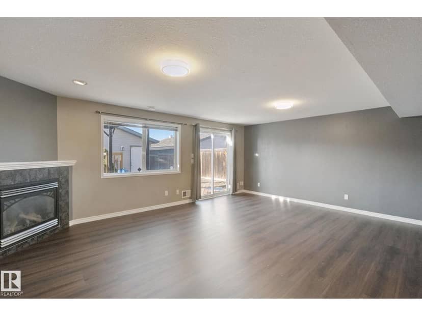 2117 36 AV NW — photo 16 of 22