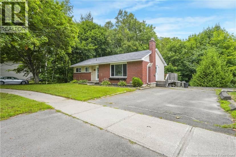 132 Topcliffe Crescent — photo 3 of 39