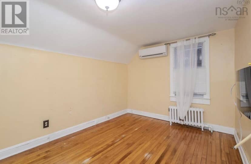 370 Hudson Street — photo 16 of 20