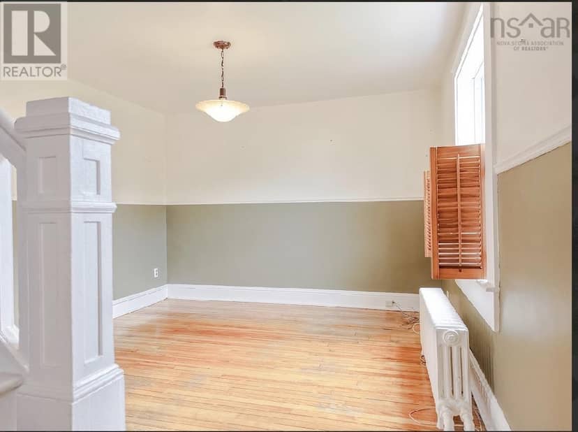 370 Hudson Street — photo 8 of 20