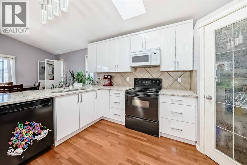 44 Canoe Square SW — photo 10 of 40