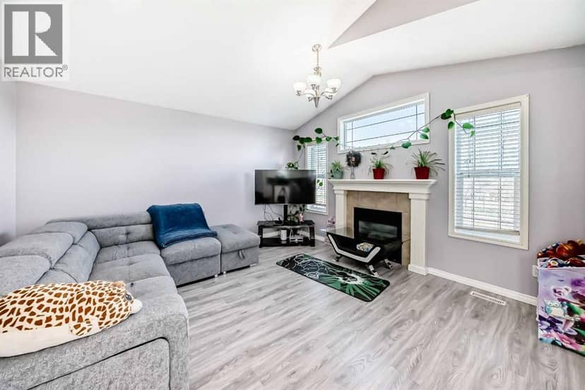 44 Canoe Square SW — photo 15 of 40