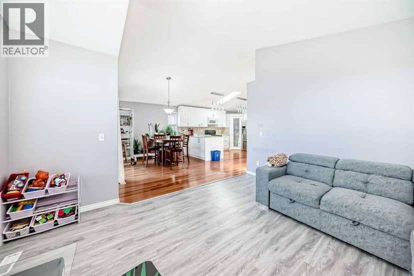 44 Canoe Square SW — photo 16 of 40