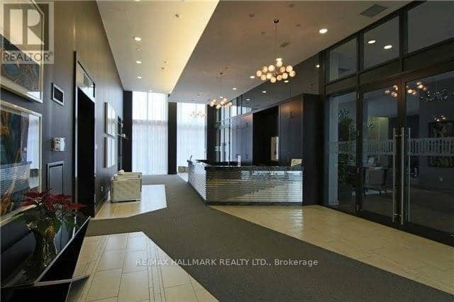 206 - 400 Adelaide Street E — photo 4 of 32