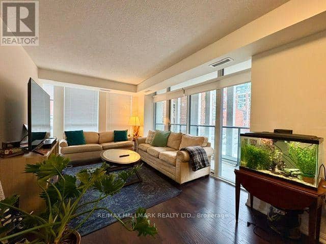 206 - 400 Adelaide Street E — photo 7 of 32