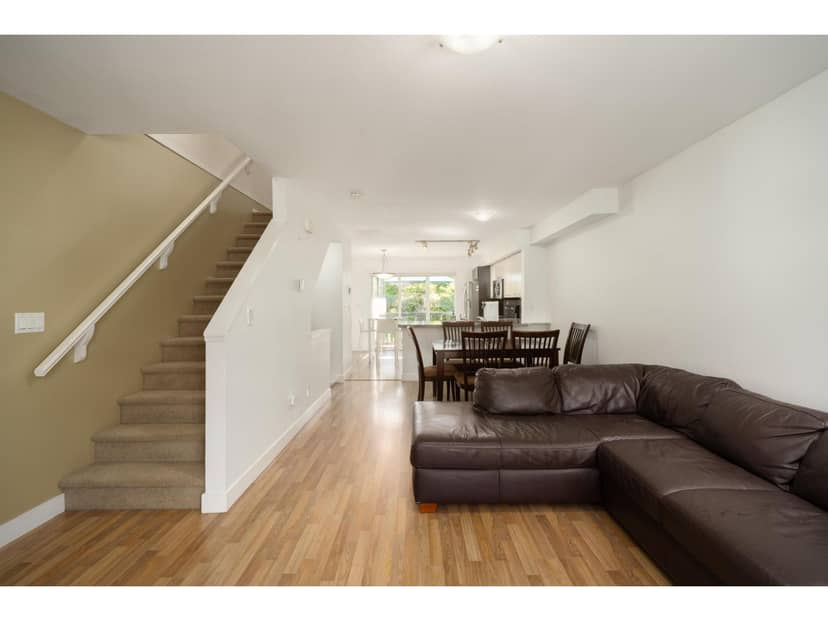 27 19448 68 AVENUE, Surrey, photo 3