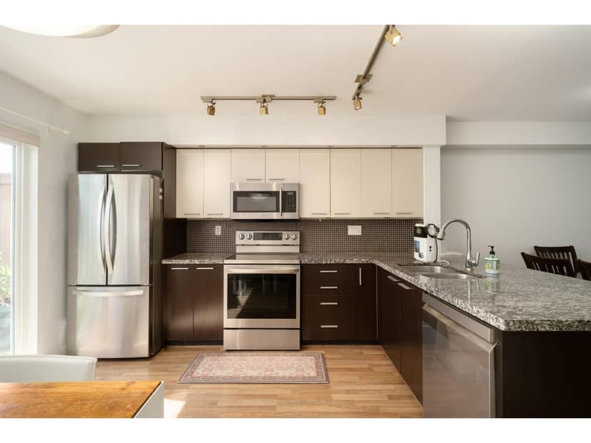 27 19448 68 AVENUE, Surrey