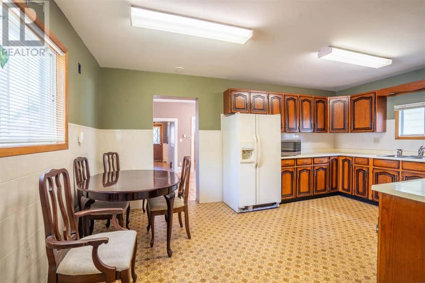 225 Beverley ST — photo 11 of 28