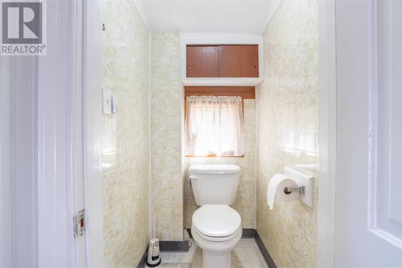 225 Beverley ST — photo 20 of 28