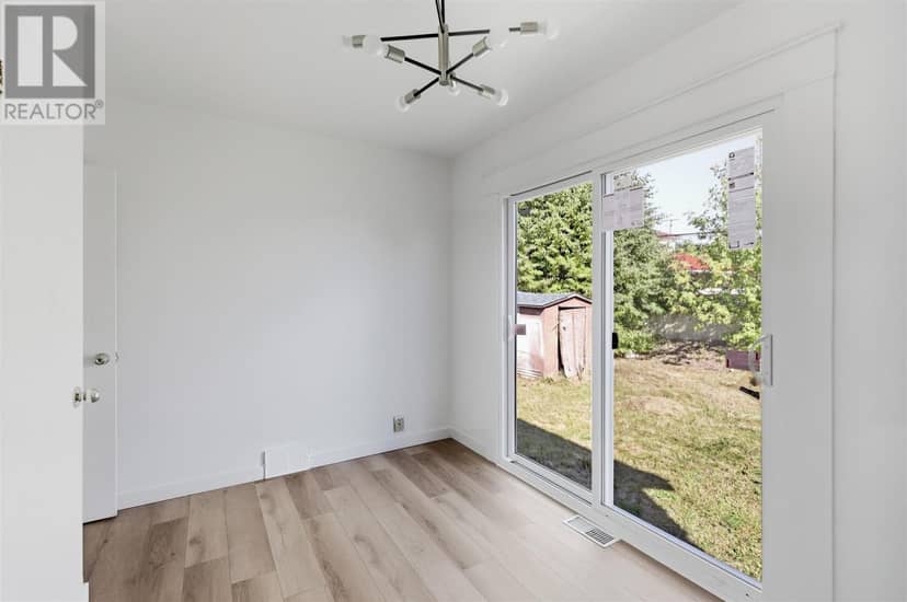 118 Blake AVE — photo 14 of 34