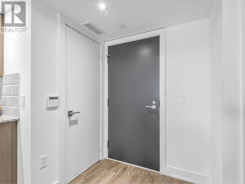 1204 - 89 McGill Street — photo 3 of 35