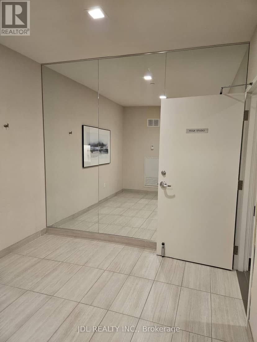 2112 - 5180 Yonge Street — photo 16 of 32