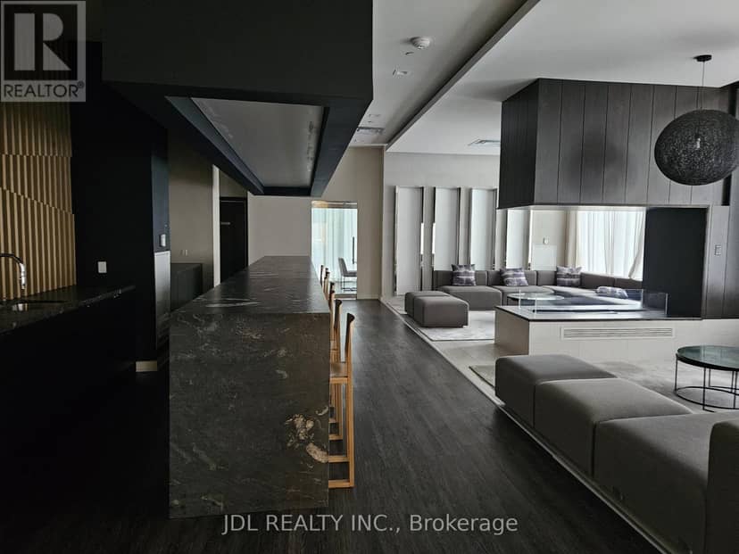 2112 - 5180 Yonge Street — photo 21 of 32