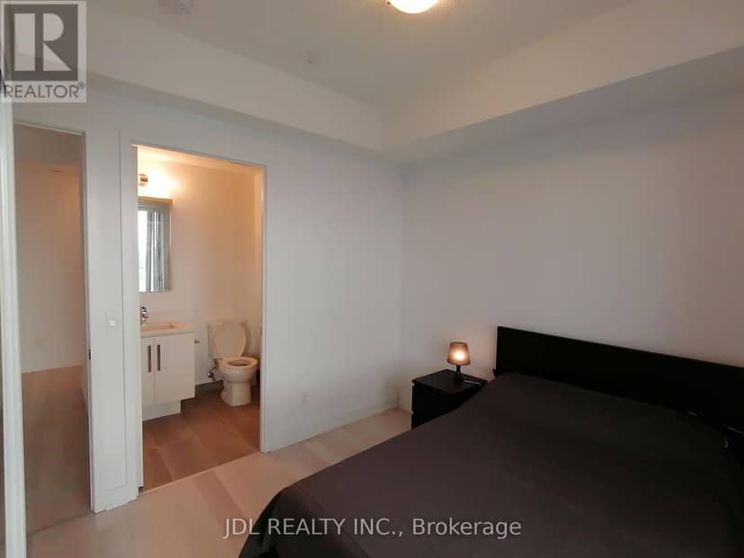 2112 - 5180 Yonge Street — photo 9 of 32