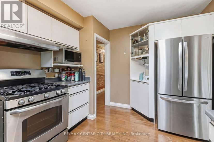 859 Dalkeith Crescent — photo 9 of 24