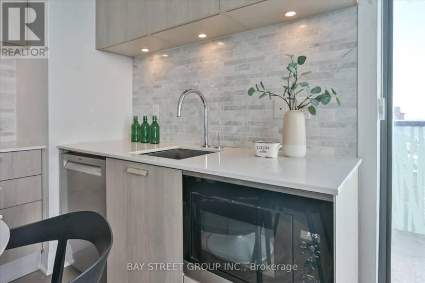 LPH4706 - 50 Charles Street E — photo 17 of 29