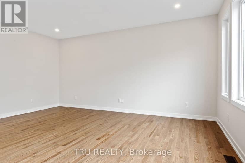 77 Hackamore Crescent — photo 12 of 32