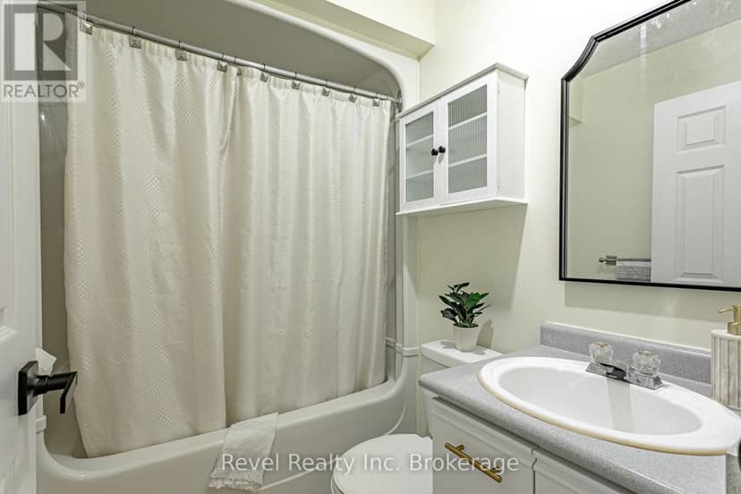 47 - 56 Hiawatha Road — photo 12 of 21
