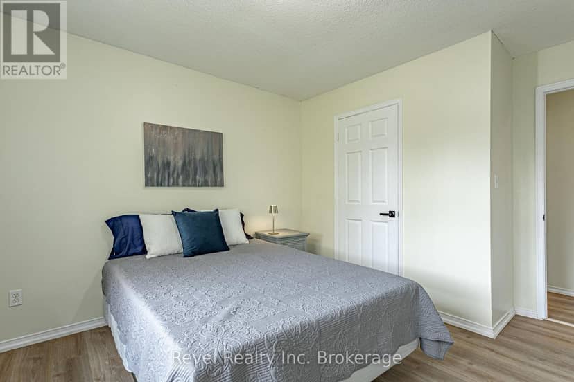 47 - 56 Hiawatha Road — photo 15 of 21