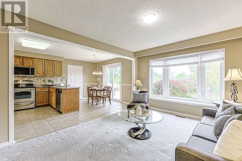 20 Simmons Crescent — photo 7 of 23